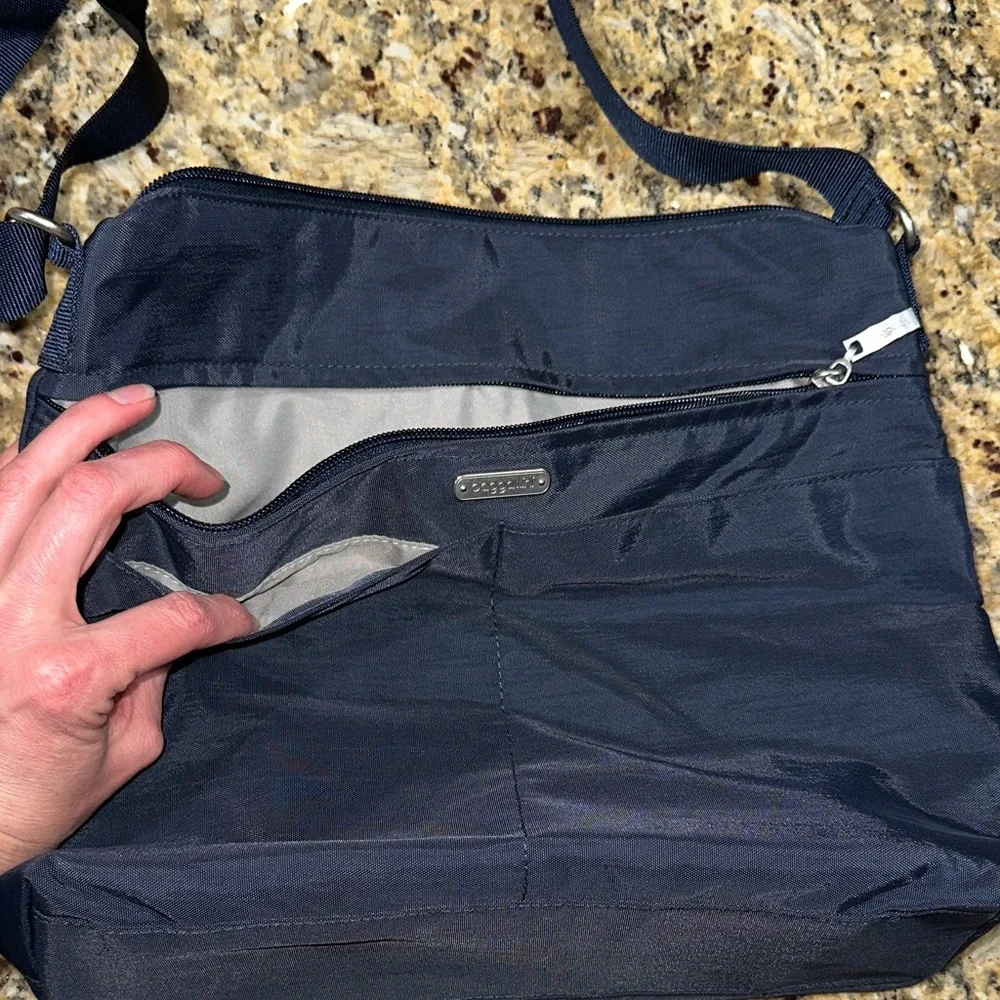 Baggallini Midnight Blue Crossbody Bag - Picture 3 of 11
